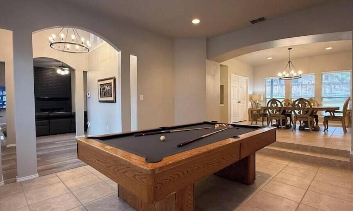 Stone Oak House | Outdoor Oasis: 5 Beds, 3 Baths with Pool Table & Large Patio in Stone Oak