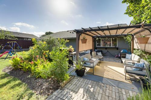 University Hills House | Outdoor Pool & Fire Pit: Modern Austin Home