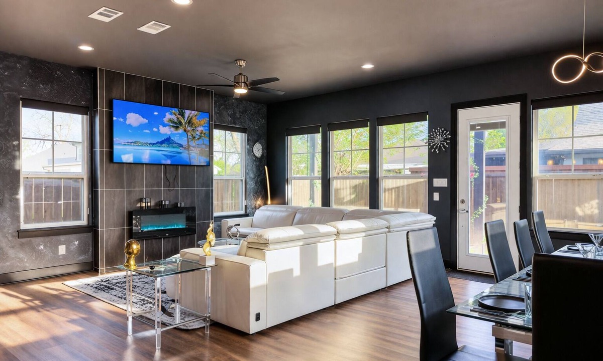 West Dallas House | Overnight Gallery The Art House Near Downtown Dallas Maduro Collection