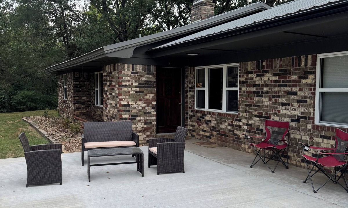 Pelsor House | Ozark Foothills Country Home Newly Remodeled
