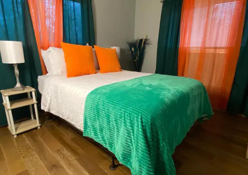 Boulder Hill House | Paddock Mardi Gras