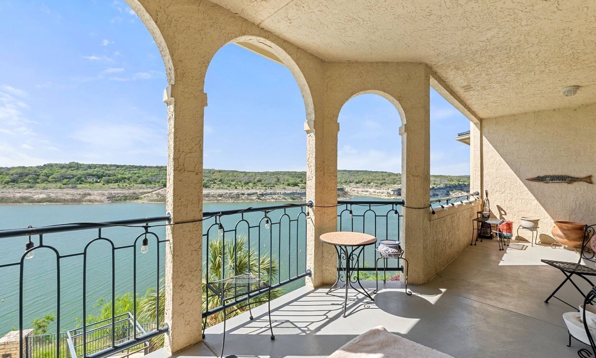 Highland Lake Estates Condo | Paradise Island - 2br/2ba Condo With Epic Views of Lake and Pool