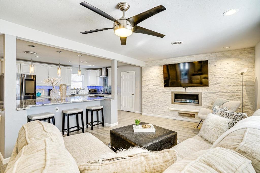 Hurst House | Patio & Fenced Yard: Newly Renovated Hurst Home!