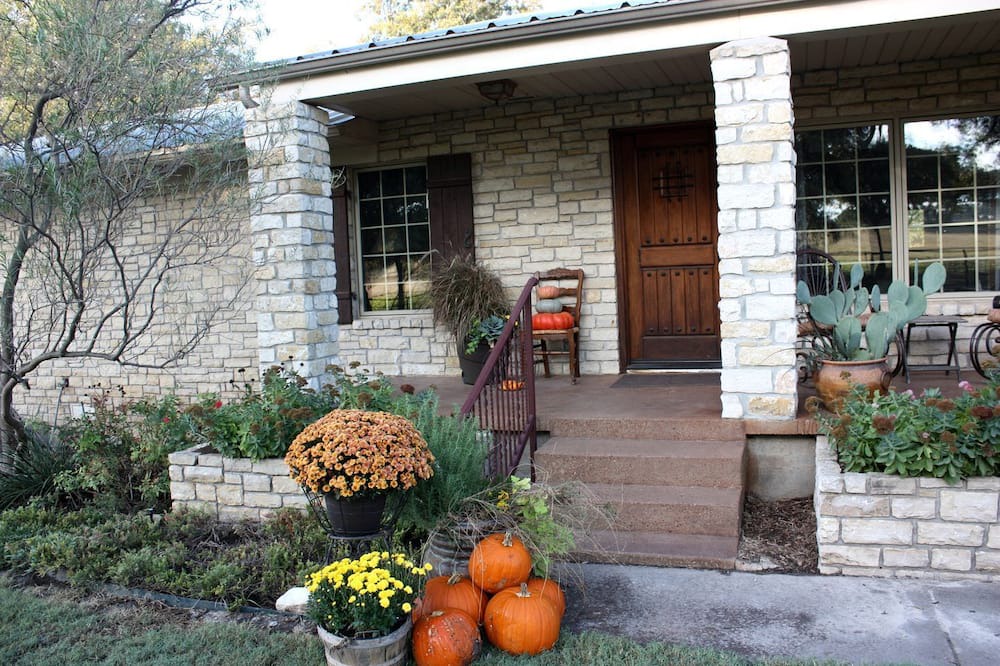 Weatherford Cabin | Peaceful Cottage on Farm in Idyllic Countryside near Fort Worth, Texas