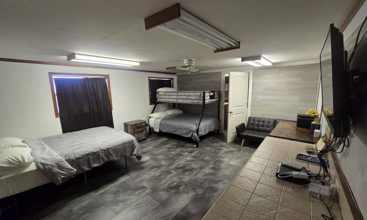 Golden Meadow Hotel | Peaceful hotel suites with AC in Golden Meadow