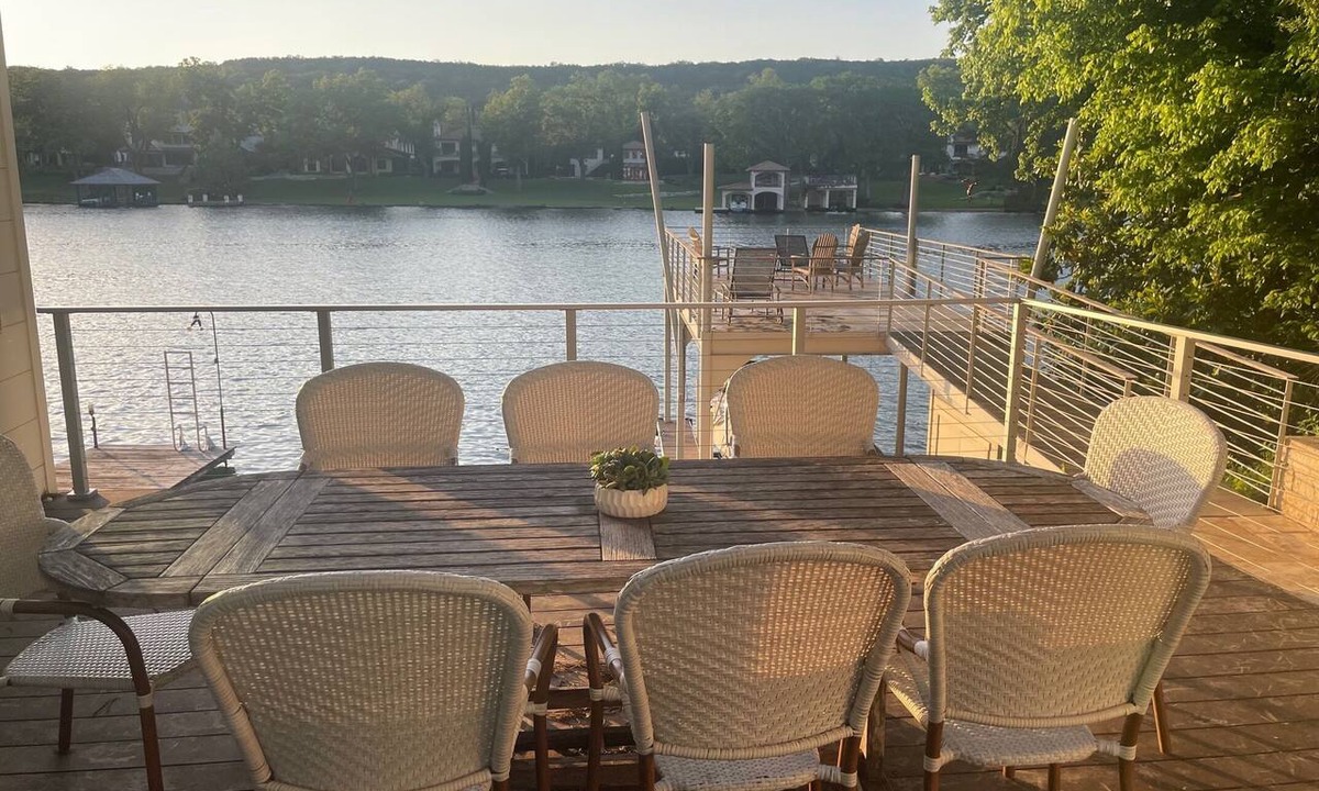 Rio Robles House | Peaceful Lake Retreat: Modern Comfort, Scenic Views and Fires Under the Stars