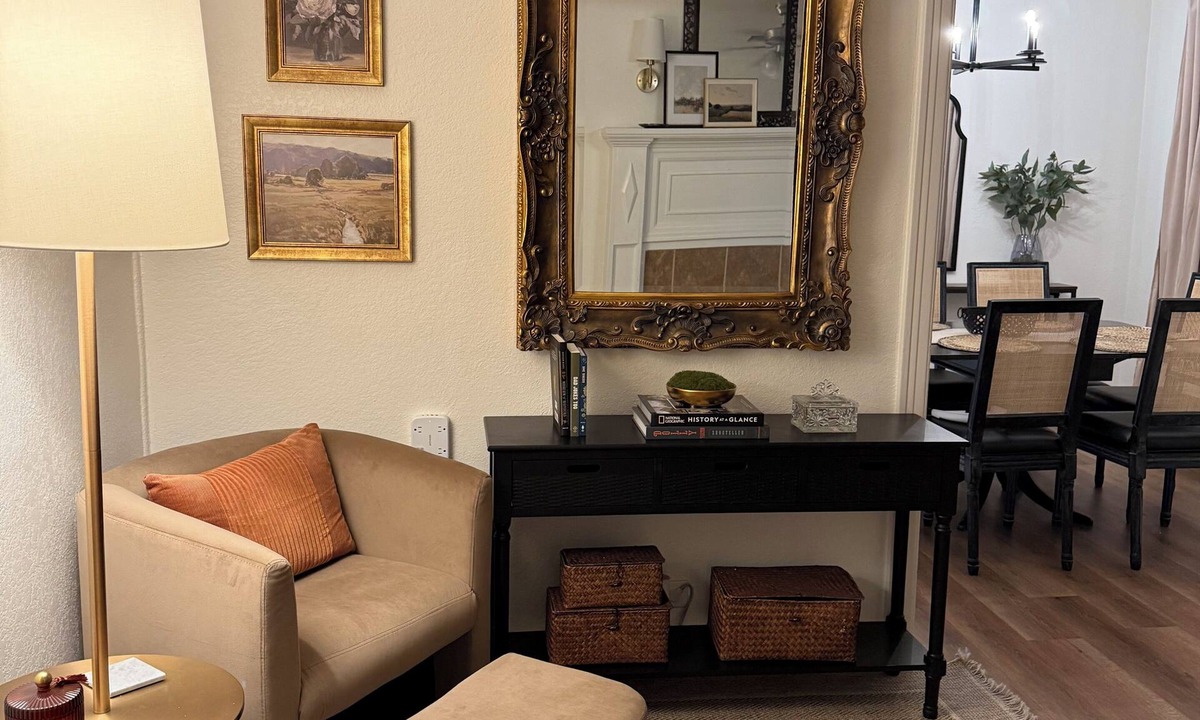 Rosenberg House | Pecan Cottage - Cozy 3BR in Rosenberg spacious yard with back porch. Sleeps 6