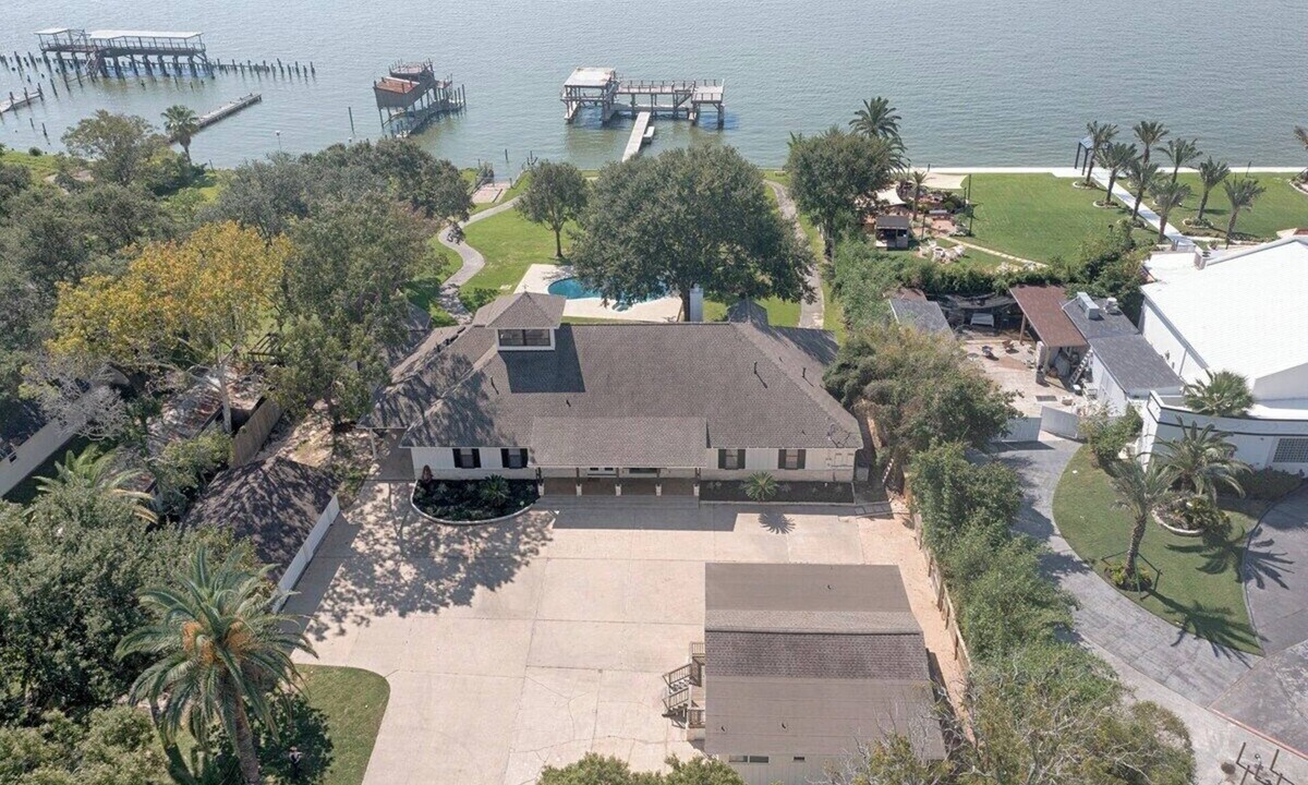 El Lago House | Pelican Bay Resort - Clear Lake Compound, Sleeps 23, Pool, Hot Tub, Pier