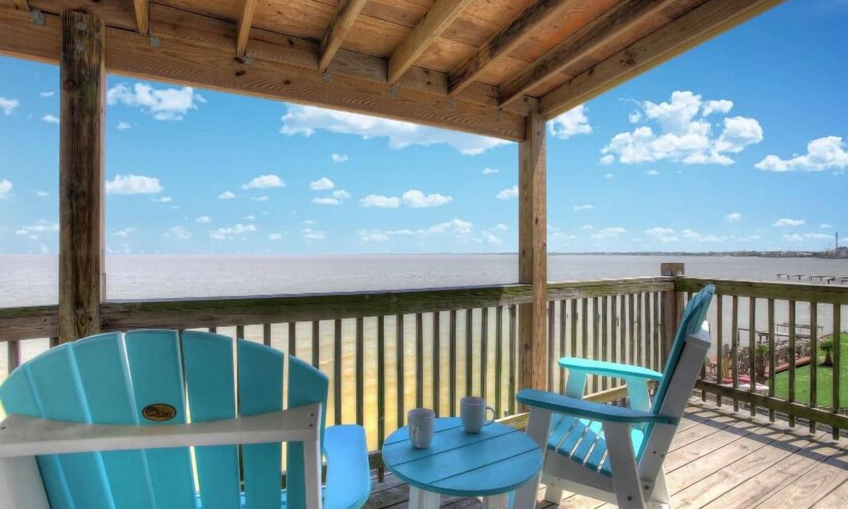 El Lago House | Pelican's Landing-Waterfront Home Close To Kemah Boardwalk!