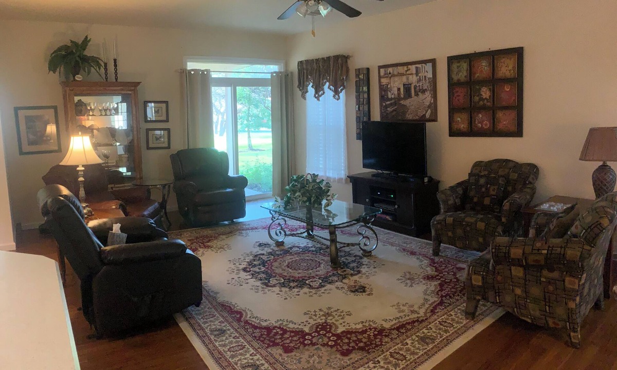 Sun City Cottage | PET FRIENDLY! Book now to enjoy great TEXAS SPRING Weather!
