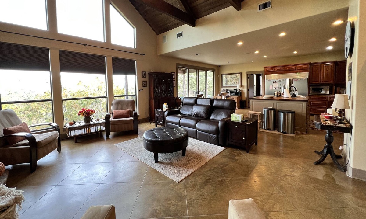 Apache Shores House | Pet Friendly Hill country home with urban conveniences