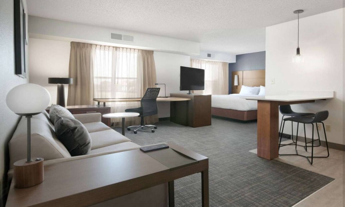 Fossil Creek Hotel | Pet-friendly Property! Outdoor Swimming Pool, Free Parking and Breakfast!