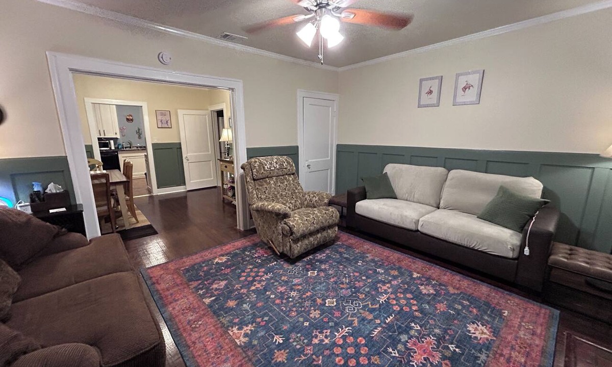 Fort Worth Cultural District House | Pet-Friendly Retreat with Private Yard-Walking distance to Dickies Arena