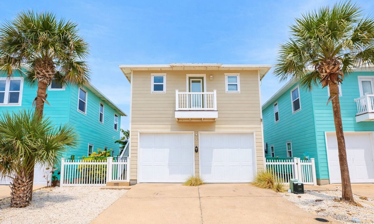 Port Aransas House | Pet Friendly, Shared Heated Pool, Gated in Village Walk, Golf Cart Accessible