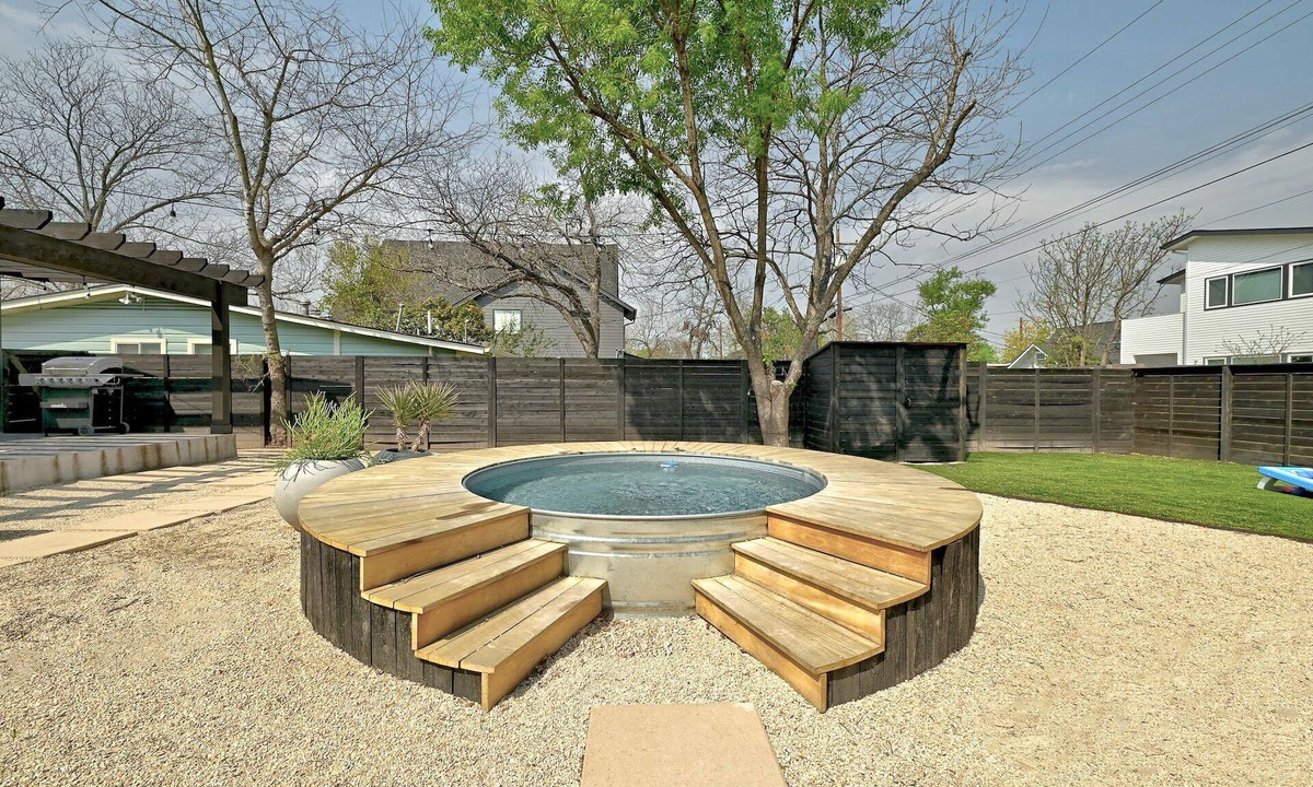 Dawson House | Pet Friendly SOCO Home with Cowboy Pool - Webster!