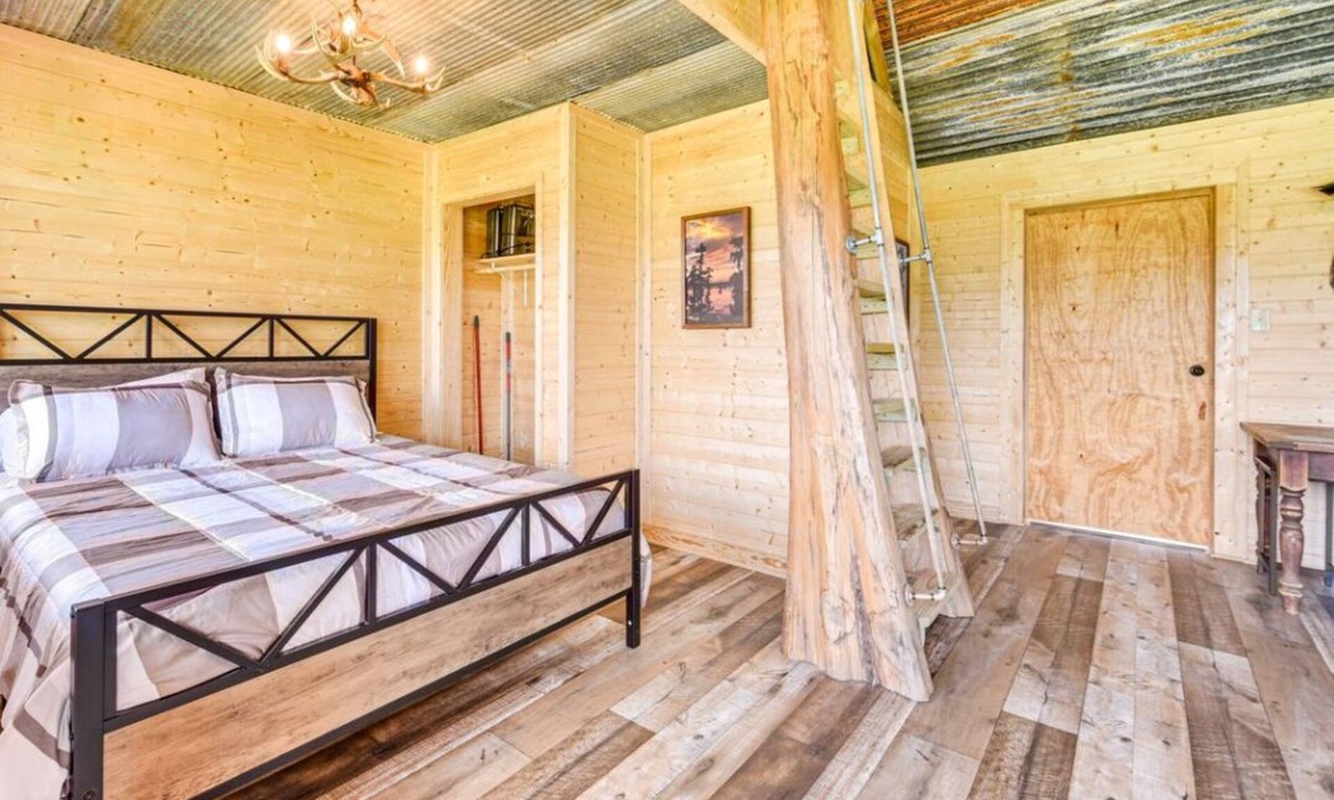 Marksville Cabin | Pollywog Cabin Deux
