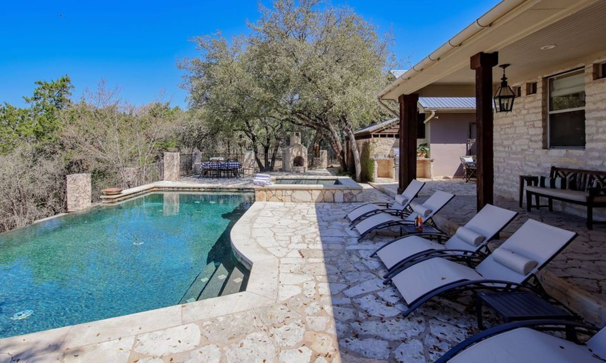 The Homestead House | * Pool | 8 Beds | Sleeps 14 - WalkerVR
