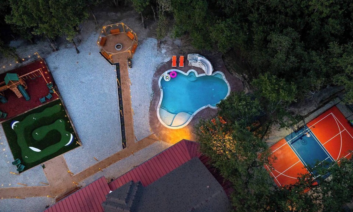 Fort Worth House | Pool Sim Pickleball Mini Golf Sleeps 24