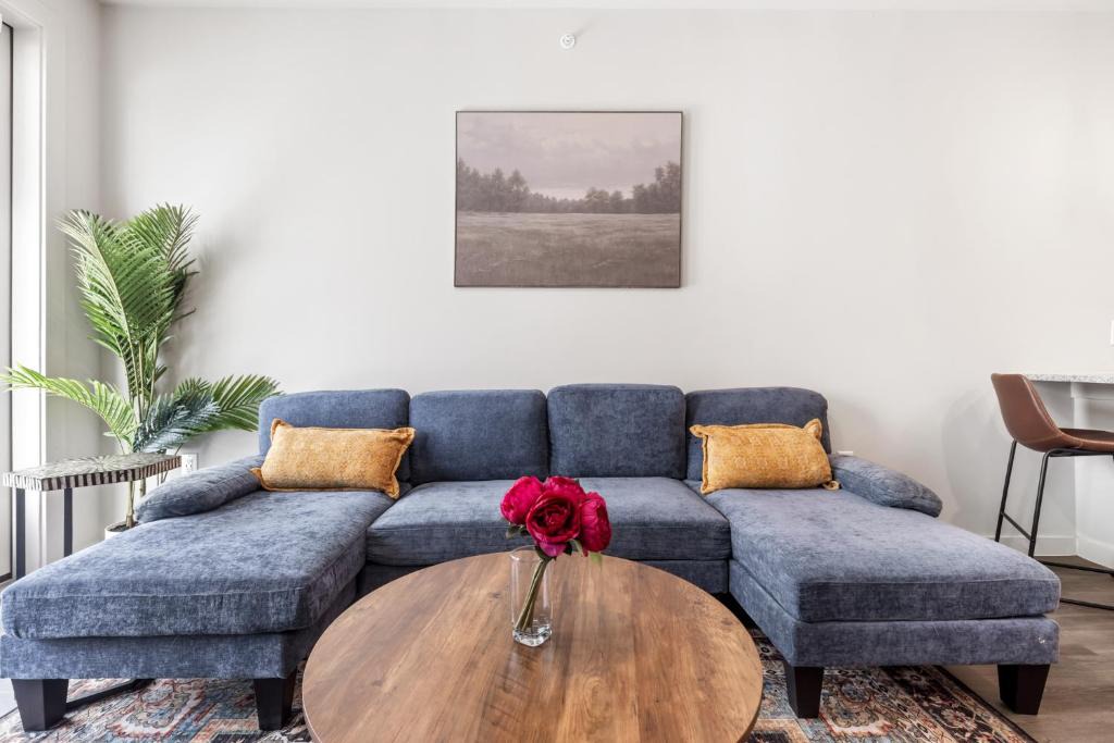 Windsor Park Apartment | Poolside Luxury 1BR w Private Patio HGV 1105
