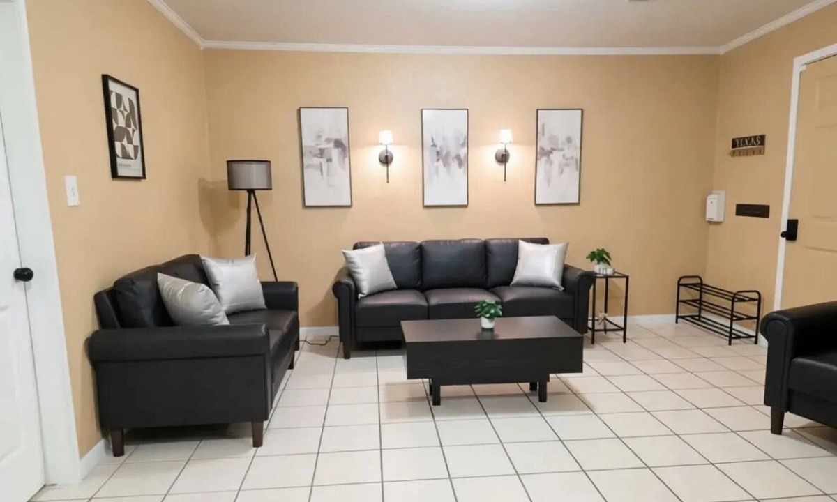 Port Arthur House | Port Arthur 3 Bedroom with Backyard Fire Pit & Parking