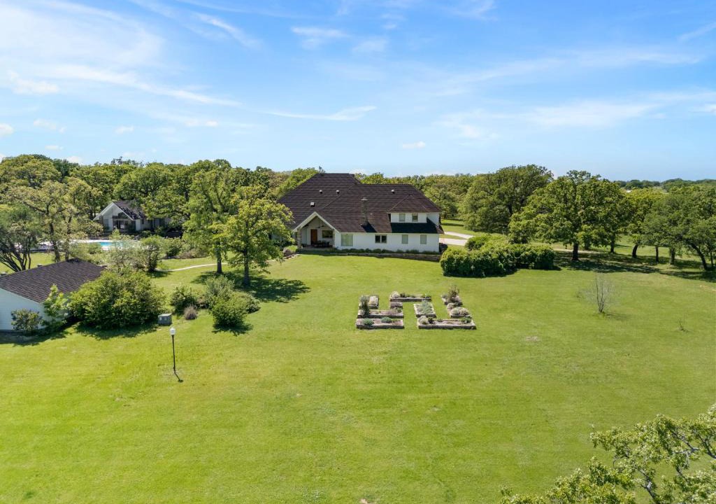 Cleburne House | Post Oak Estate - Pool Barn 2 Guest Homes 16 Ac