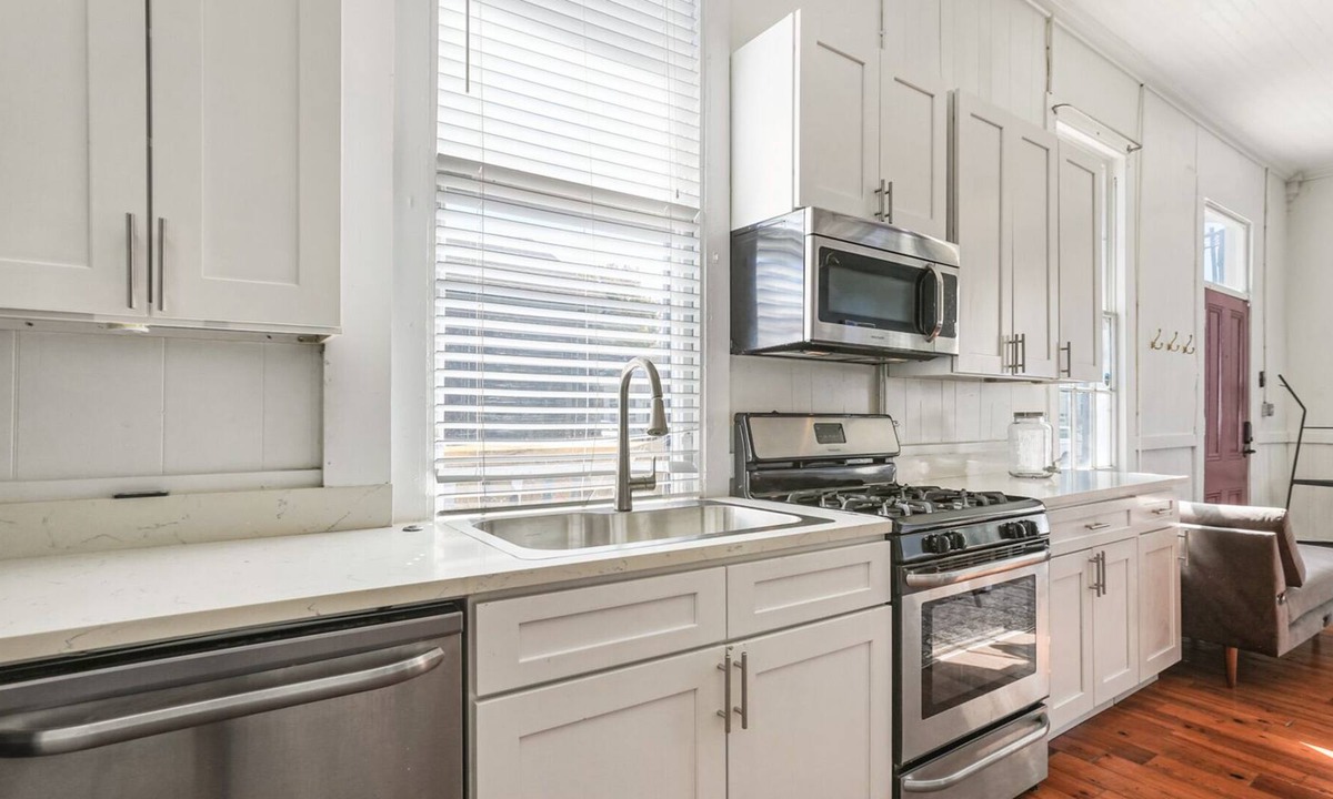 East Riverside House | Post-Worthy Chateau | W/Pool Table