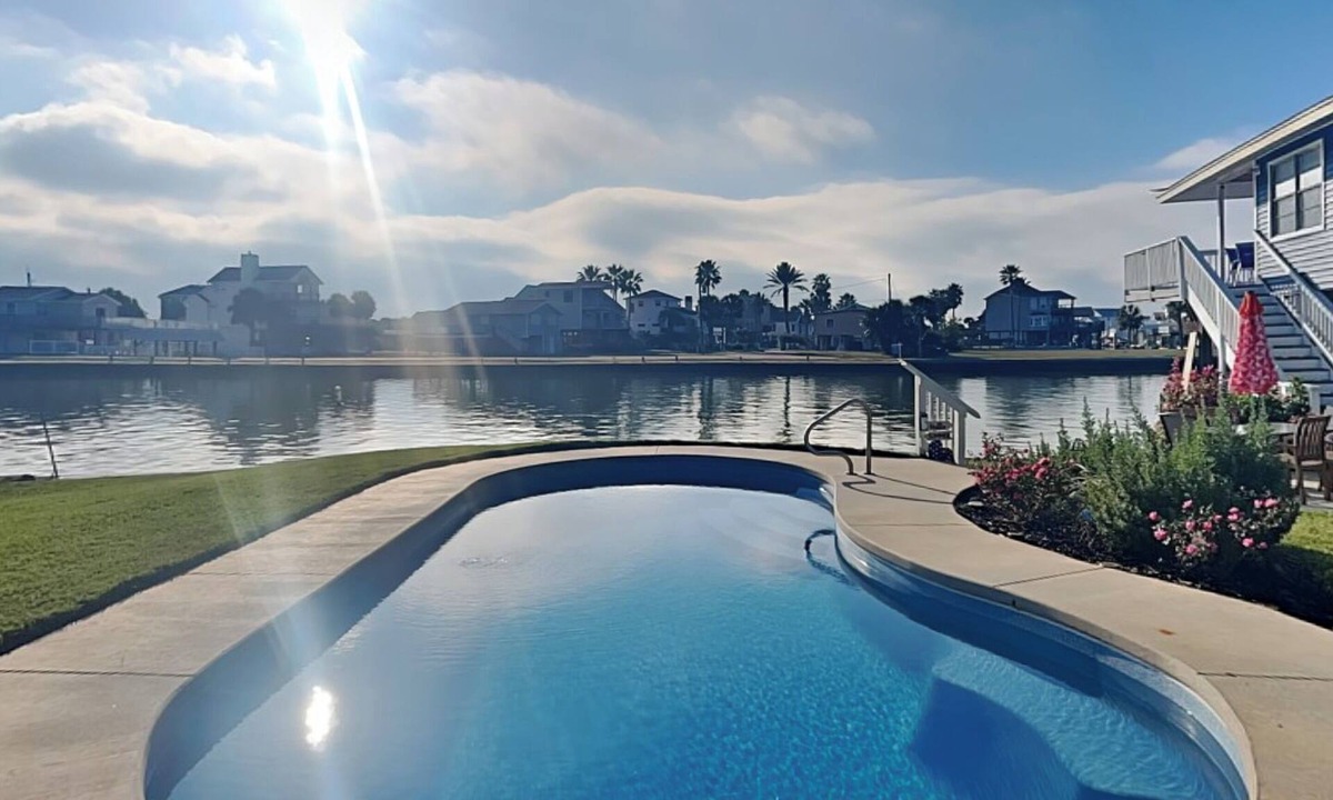 League City Cottage | Prager Bay View by Ryson Vacation Rentals