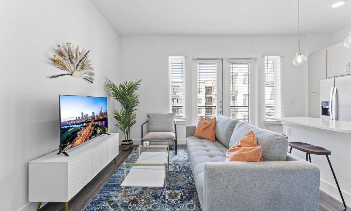 Highland Apartment | Prime West Downtown Studio w Washer Dryer