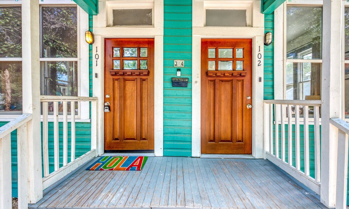 Southtown Apartment | Private 1BR Retreat - Fenced Yard - Workspace - Pets Welcome!