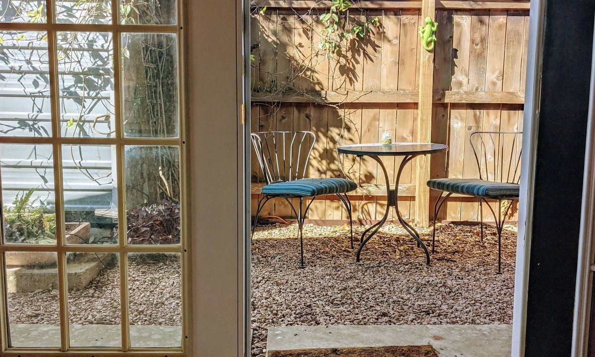 Allandale House | Private and Cozy Guest House in Central Austin