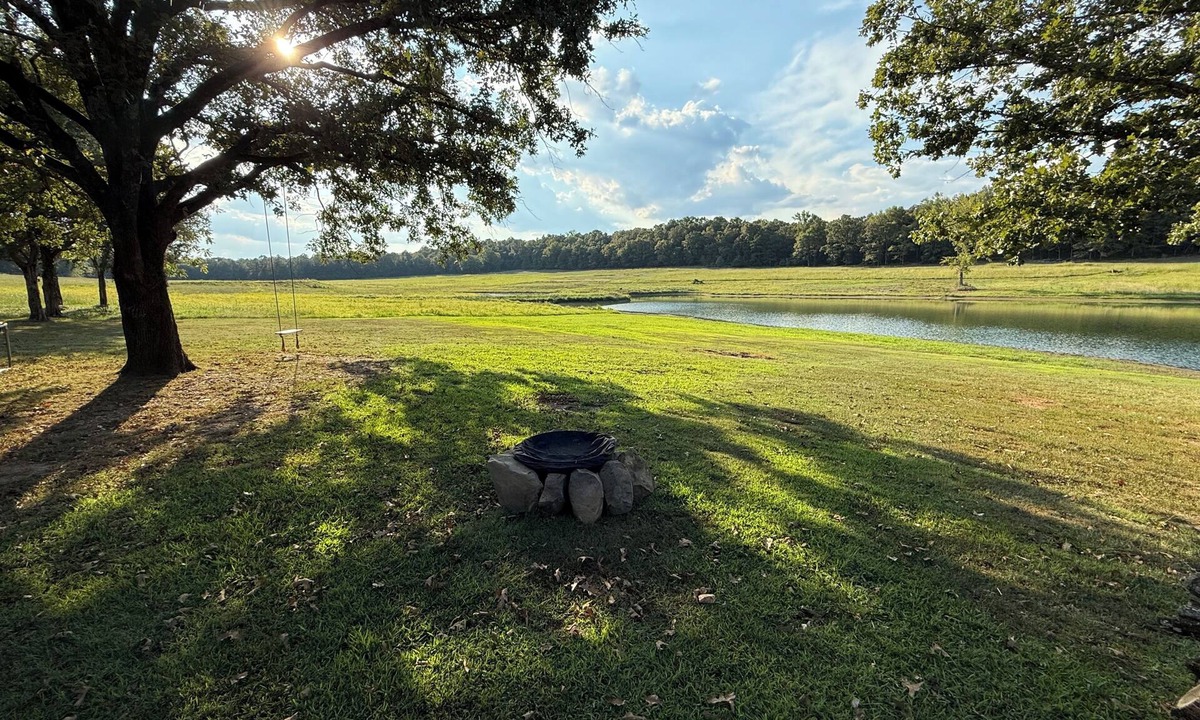 Kirby House | Private and secluded 4-bedroom farmhouse minutes from Lake Greeson
