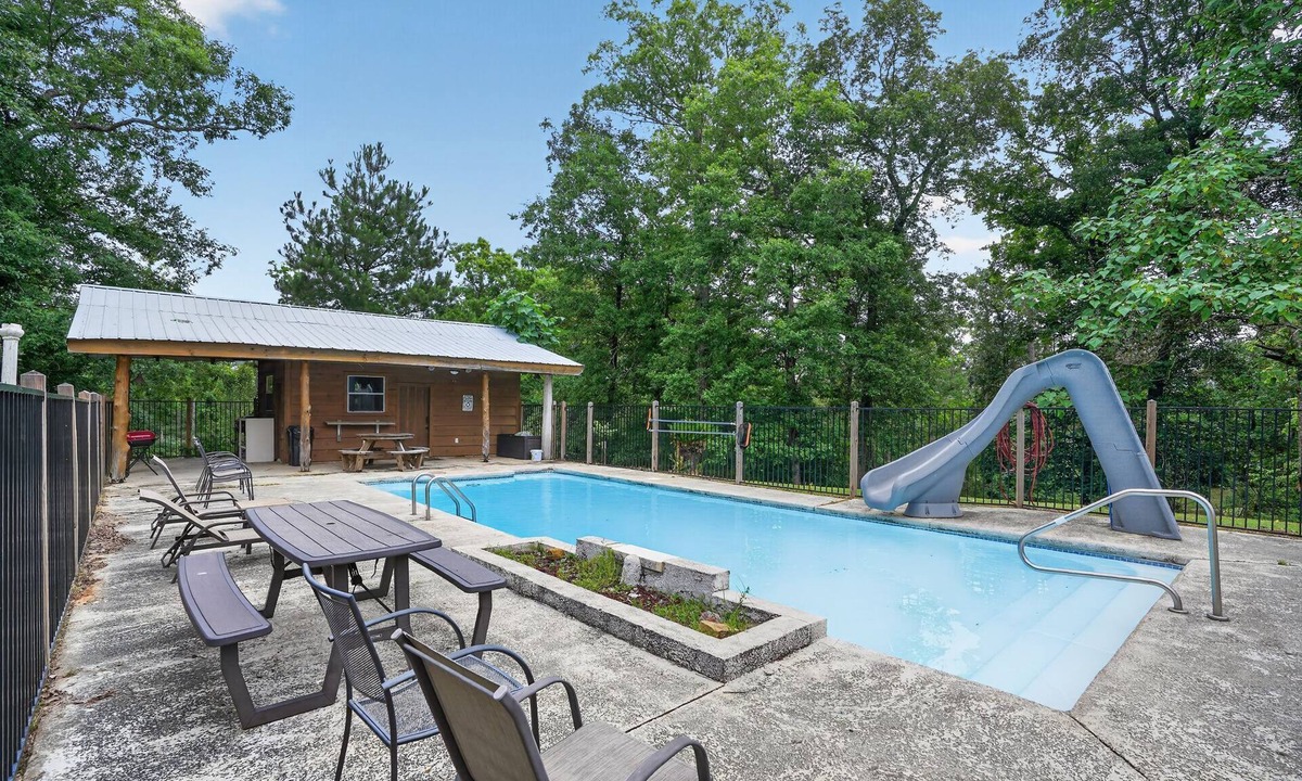 Woodville Cabin | Private Cabin Estate w/Pool Near Woodville TX