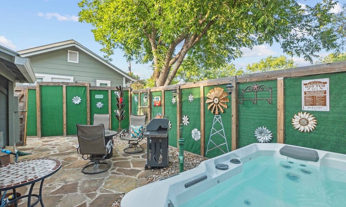 Fredericksburg Cottage | Private Hot Tub - 1.4 miles to Main Street - 5 minute drive.