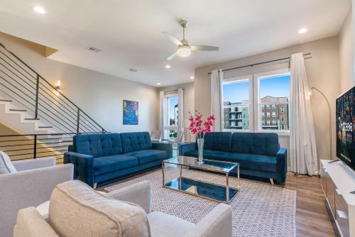 Mid-City House | Private Living Villa Near City Hot Spots