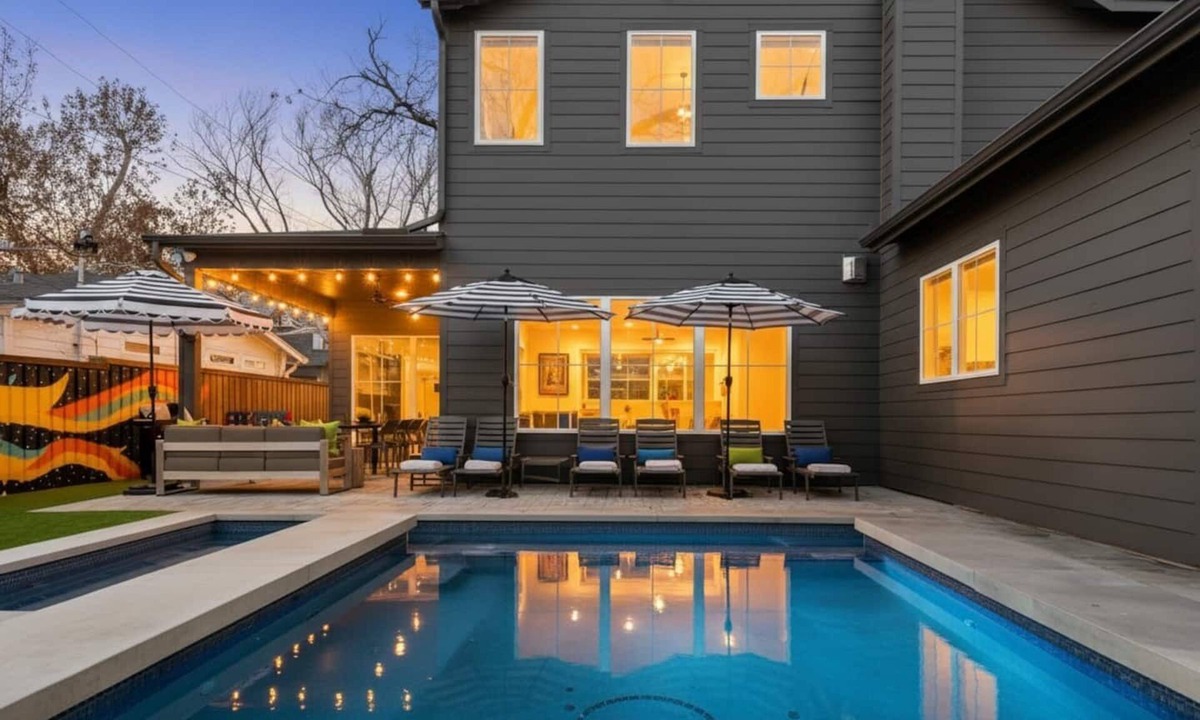 St. Edwards House | Private Luxury Austin Retreat with Pool, Spa & Sauna near SoCo