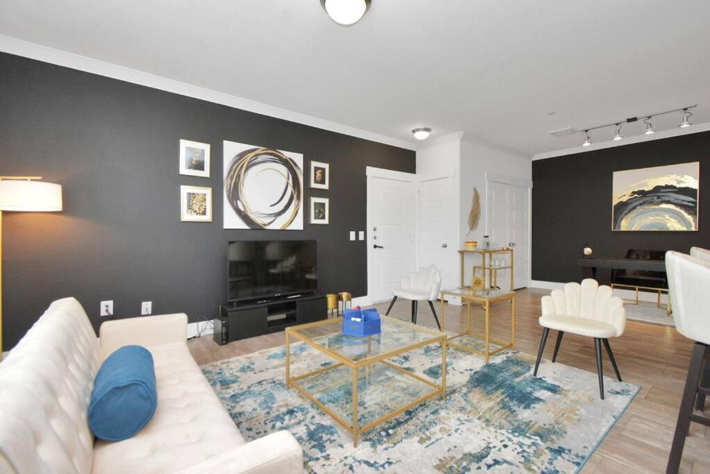 Conroe Apartment | Private Luxury Mid-Rise near The Woodlands, Perfect for Long & Short term stay