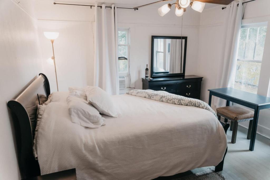 Freetown - Port Rico Apartment | Private Room - Downtown 1BR 1Bath