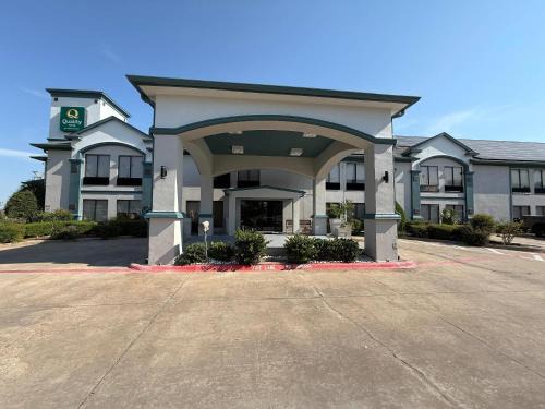 Hillsboro Hotel | Quality Inn Hillsboro I-35