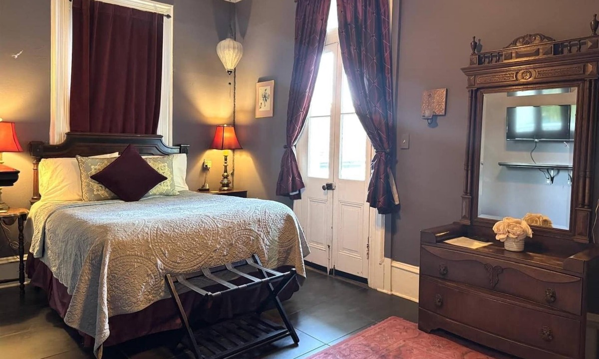 Treme Bed & Breakfast | Queen Suite-Private Balcony- Salt Pool -Near Essence Festival