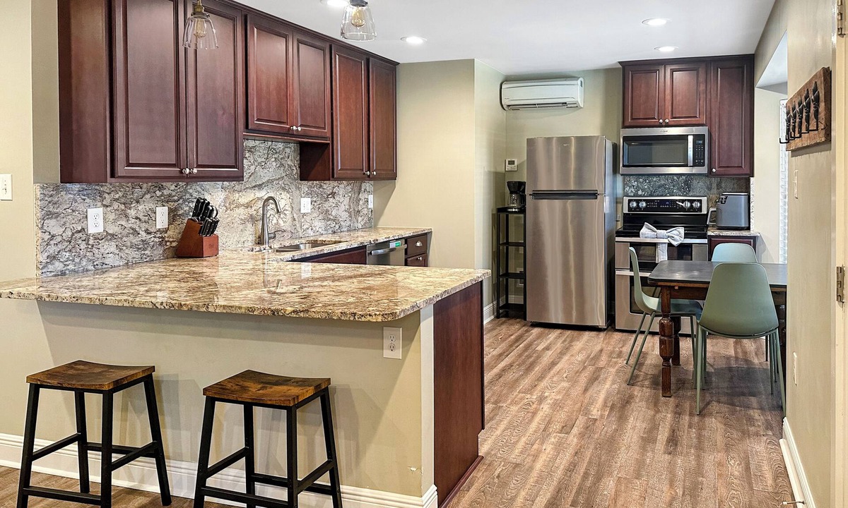 Jefferson Apartment | Quiet 2BR Extended Stay Retreat | .3 mi to Ochsner