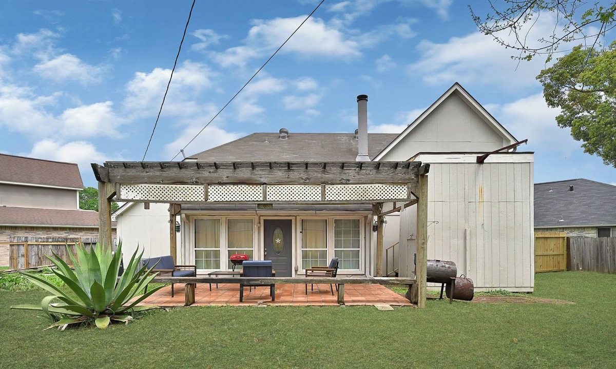 El Lago House | Quiet 4BR Near Nasa & Kemah, King Bed, Bbq, Patio