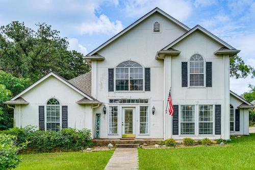 Kennedale House | Quiet Countryside Home, 5 Mi to Lake Arlington!