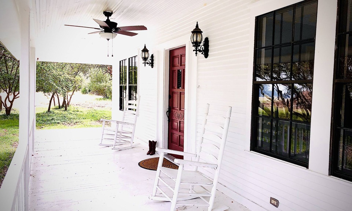 Liberty Hill House | Quiet Farmhouse surrounded by 50 acres