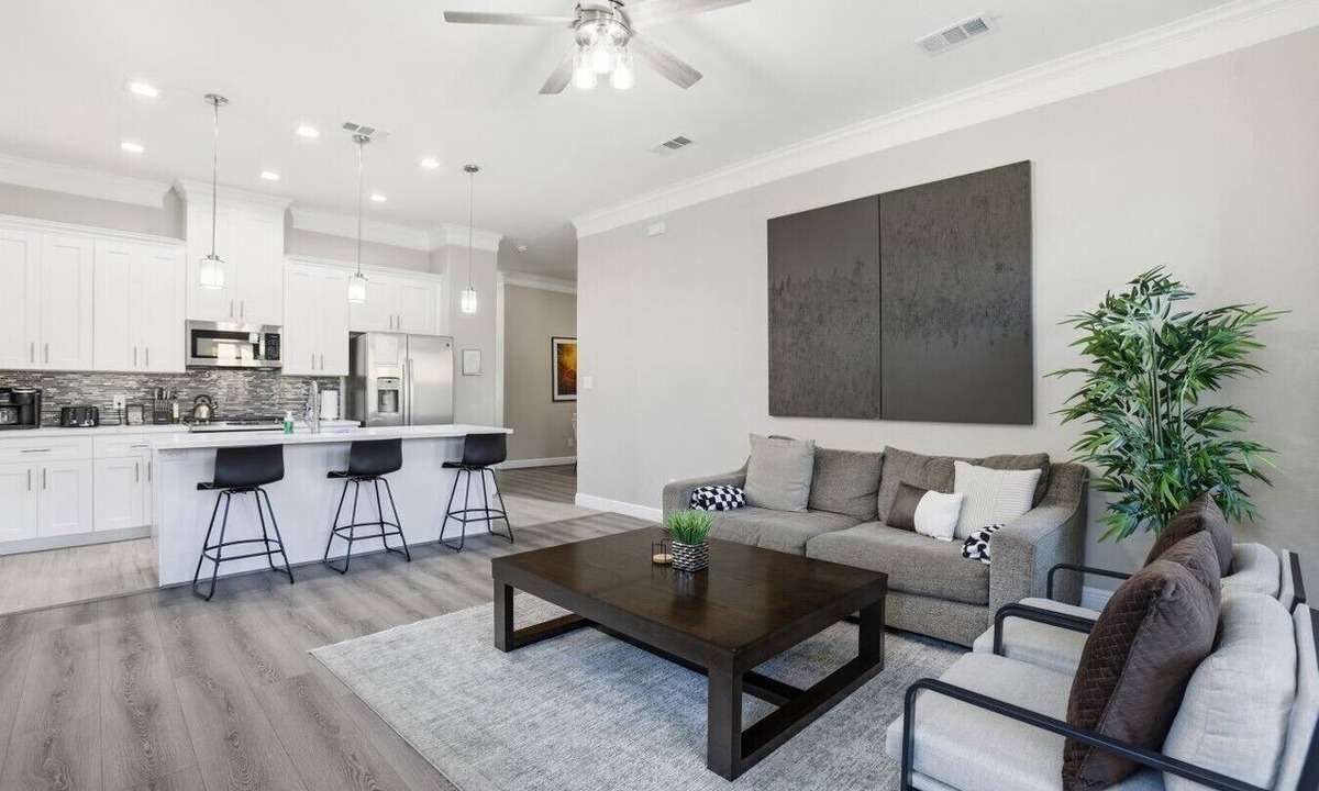Greater Fondren Southwest House | Quiet Gated SW Houston Townhome | King Beds, Pet Friendly