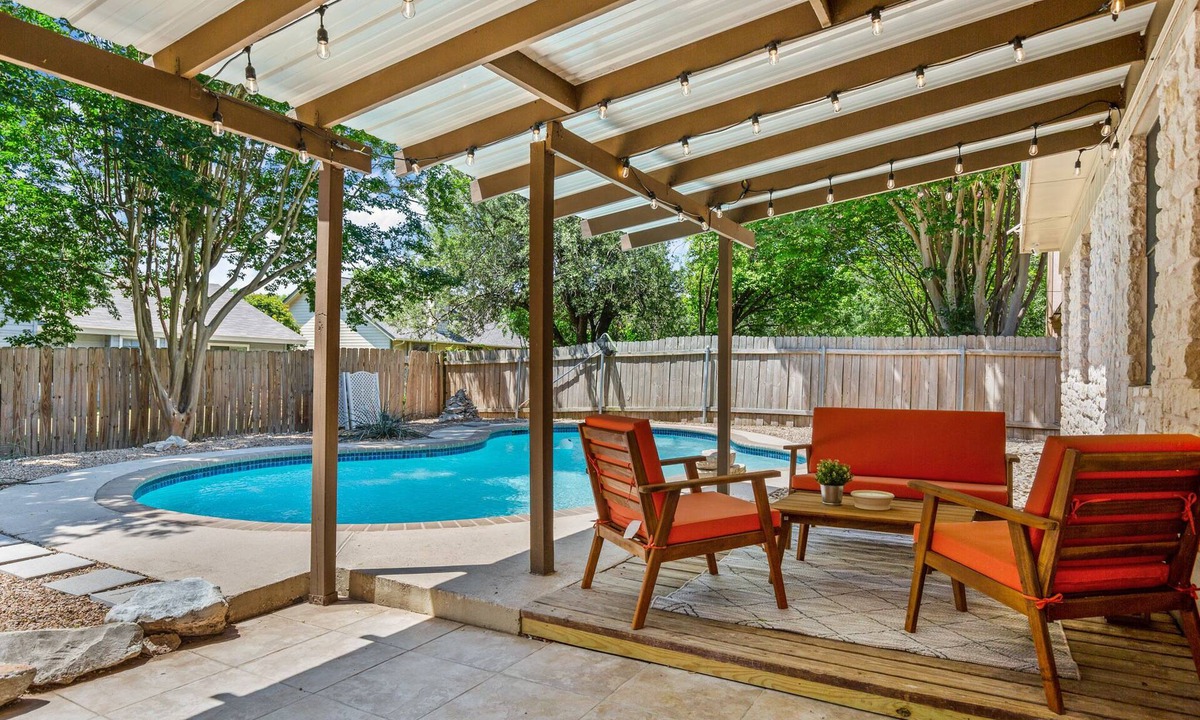 Cat Hollow House | Quiet Hideaway w/Pool, 20min to Austin TX