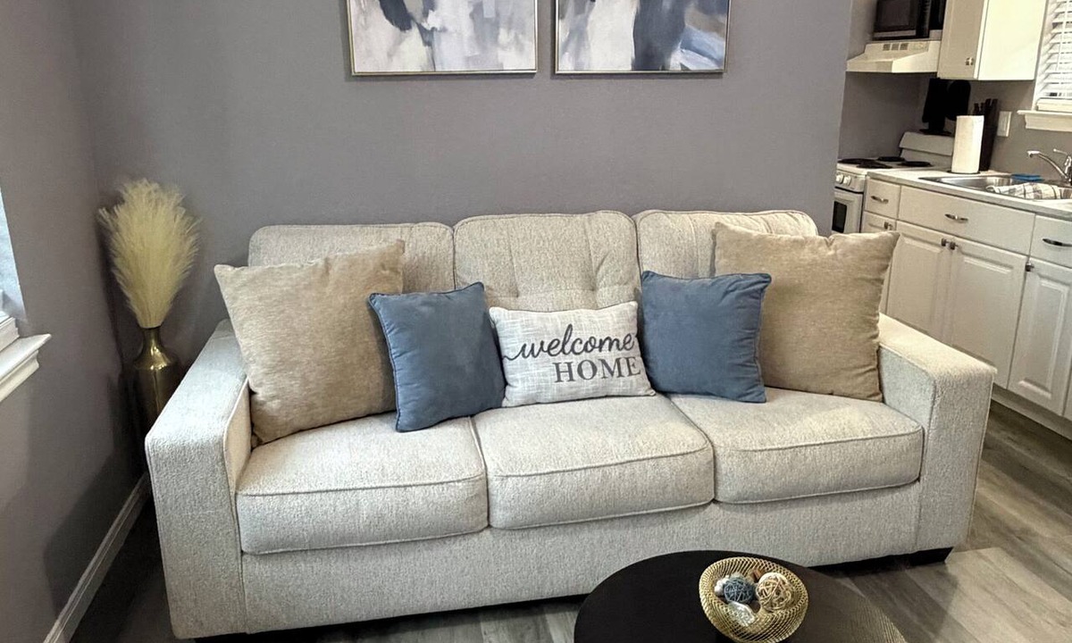 Brazoria Apartment | Quiet Private Guesthouse Near Plants & Hospitals – The Rouge Door