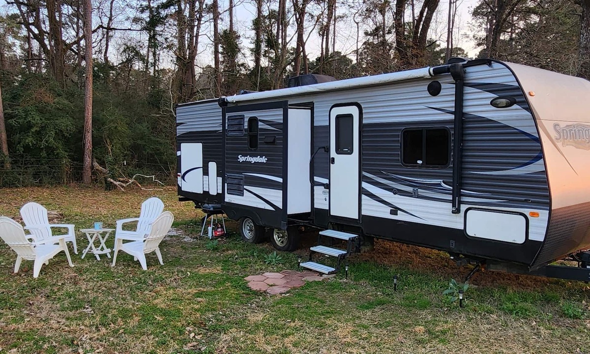 New Waverly House | RafterTFarm - The Star: Cozy Ranch Stay in an RV