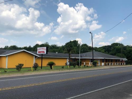 Effie Hotel | Ranch House Motel