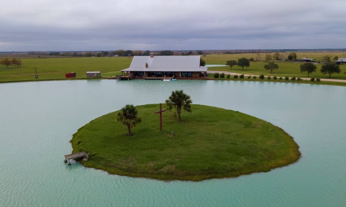 Elmaton House | ⍣Ranch ⍣Incredible 70-Acres Estates Restoration Ranch retreat lake sleep 40-52 ⍣