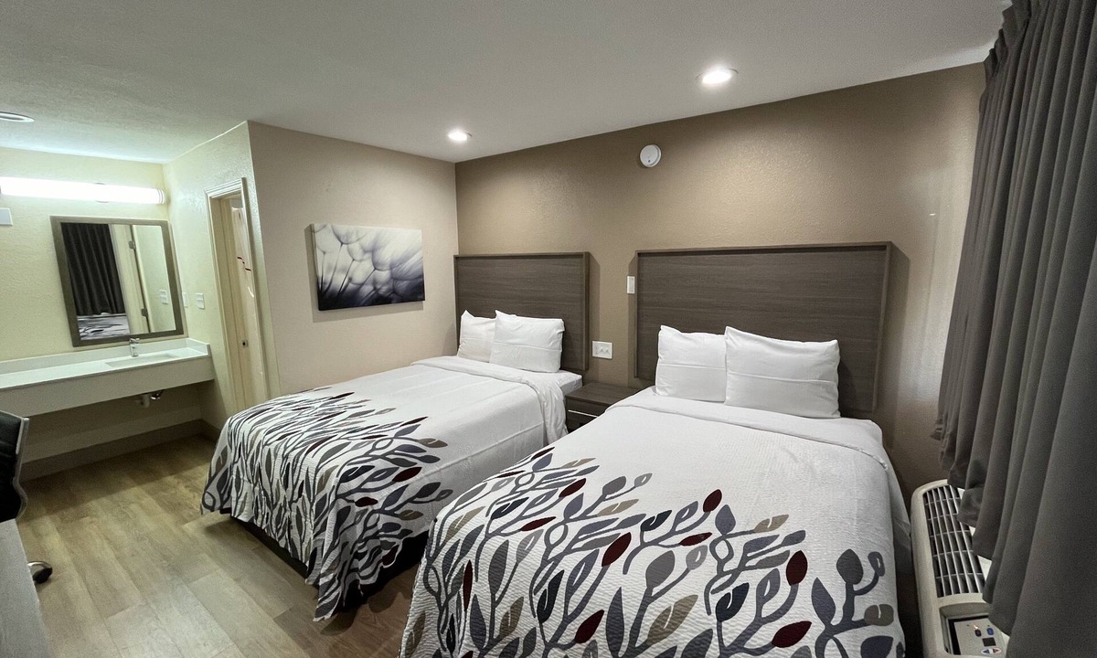 Haltom City Hotel | Red Roof Inn Haltom City